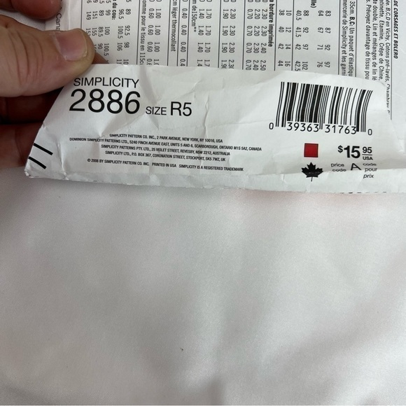 Simplicity Sewing patterns 2886 size 14-22 spring and summer dress - Picture 5 of 6